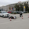 Sudar kod „Lidla“ u Leskovcu: Povređen policajac na službenom motociklu