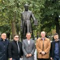 Bivši predsednici opštine i gradonačelnici obeležili Mitrovdan polaganjem cveća na spomenik Ćiri Milekiću