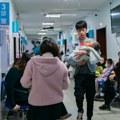 Bolnice u Kini pretrpane, nova bolest napada samo decu Roditelji strahuju da je u pitanju nova epidemija