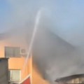VIDEO: Požar u objektu u dvorištu porodične kuće u Bukovcu, nema povređenih