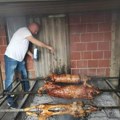 Dragan iz topole rasprodao sve prasiće koje je imao pred Božić: Ogromna je potražnja, cena 600 dinara kilogram