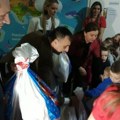 Predstavnici grada Užica uručili paketiće mališanima iz Leposavića