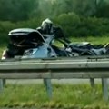 Детету (2) се боре за живот: Детаљи стравичног судара на ауто-путу у Хрватској: Погинуле две особе, аутомобил смрскан (фото)