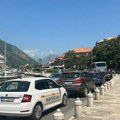 "Čekamo pola sata, samo da se dokopamo auto-puta": Kolone vozila na granici sa Crnom Gorom