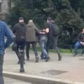 Hapšenje na protestu u centru Beograda: Čovek pretio da ima bombe, policija odmah reagovala (video)