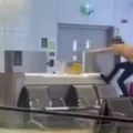 Putnik napravio haos na aerodromu! Policija se hitno oglasila (video)