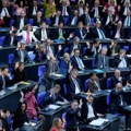 Zarada nemačkog poslanika – 11.227 evra i brdo dodataka