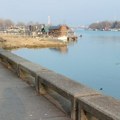Tone splav na Adi Huji; Objekat na sprat pod vodom, nema informacija o povređenima (foto)