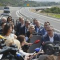 Turistički autobus u Nišu obustavljen iz "tehničkih razloga", a onda se njime vozio Vučić na otvaranju auto-puta