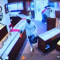 Lopovi za 90 sekundi ukrali nakit vredan 1.700.000 evra: Čekićem razbili vrata i uspeli da pobegnu policiji