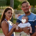 Zalazak sunca i raj oko njih: Uroš Živković uživa na odmoru sa surpugom i sinom (foto)