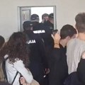 Incident u Mašinskoj školi u Novom Sadu, uprava pozvala policiju na Jovine gimnazijalce (VIDEO)