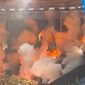 Haos na utakmici nemačke Cvajte: Navijači napali policiju vatrometima i projektilima, čak 64 povređenih!