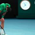 Drama u Melburnu! Novak Đoković povraćao između poena, pa se totalno slomio