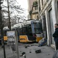 Uznemirujuć snimak stravične nesreće! Tramvaj izleteo iz šina i uleteo u izlog, ima mrtvih i povređenih!
