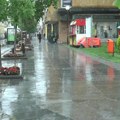 Smena sunca i oblaka, mestimično kiša i pljuskovi