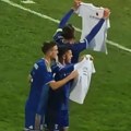 Skandal u Prištini! Dao gol, pa podigao majicu za Tačija i lidere OVK! Fudbaleri lažne države veličali ratne zločince! (video)…
