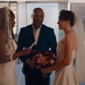 Pisala je svadbene zavete, a onda se i sama našla u ljubavnom trouglu: Objavljen trejler za film "Love Language" (video)