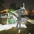 Odbornici Kreni-Promeni brusilicom presekli ogradu i otvorili Pionirski park: Građani slavili, ljudi iz Ćacilenda bežali preko…