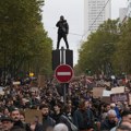 Politiko: Francuskoj prete dužnička kriza, socijalni nemiri i politička neizvesnost