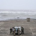 Jak ciklon pogodio Indiju i Pakistan: Vetar čupao krovove, drveće i dalekovode