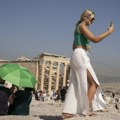 Grčka zatvorila Akropolj zbog vrućina, a turisti hrle na plaže usred Kerbera