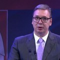 Vučić na manifestaciji Dana srpskog jedinstva u Nišu: Možemo da živimo u mnogo zemalja, ali imamo srpsko ime i prezime i…