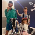VIDEO Tara i Stefan imitirali Novaka: Najslađi video proslave iz Torina, ovo morate da pogledate