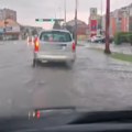Potop u novom sadu! Stvorila se i reka, auto u vodi dopola, opšti haos! (video)