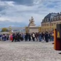 Požar u dvorcu u Versaju: Nekoliko stotina posetilaca evakuisano