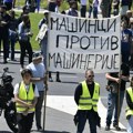 Studenti u blokadi i građani odali poštu u Beogradu i Nišu za nastradale 1. novembra