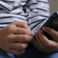 Južna Koreja zakonom zabranjuje upotrebu mobilnih telefona u školama