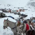 U toku evakuacija više od 200 preostalih planinara sa Mont Everesta