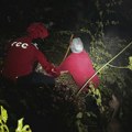 (FOTO/VIDEO) Baka se izgubila čuvajući koze u šumi kod Surdulice, spasili je spasioci Gorske službe iz Niša