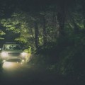 Veliki problem za vozače - većina je zaslepljena svetlima drugih vozila