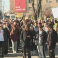 Građani i studenti protestom obeležili 13 meseci od pada nadstrešnice ispred Osnovnog suda u Nišu