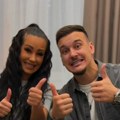 Prva fotografija sa ćerkicom: Pevač dobio dete sa Aleksandrom Bursać, pa se oglasio iz porodilišta
