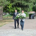 Položeni venci povodom 7. jula, Dana ustanka naroda Srbije protiv fašizma: Novi Sad je snažno posvećen negovanju…