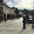 Meštani Pasjačke ulice u Prokuplju blokirali ulicu na sat vremena tražeći zabranu prolaska teških kamiona