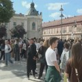 Protest profesora i maturanata u Čačku pošto je za direktorku gimnazije postavljena bivša zaposlena Pošte