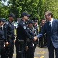 "Samo sa vama se osećamo sigurnije": Vučić sa pripadnicima policije na Danu MUP-a: Radite ozbiljan i odgovoran posao (foto)