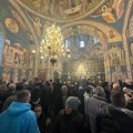 Veliki broj vernika u čačanskoj crkvi: Oko 30 odsto Čačana slavi Svetog Nikolu