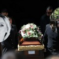 Sahranjena bojana Janković! Jauci i suze na Novom groblju, porodicu drže, jedva stoje od tuge na nogama