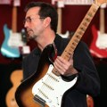 Na njoj je svirao dok je čekao voljenu da se spremi: Gitara Erika Kleptona na aukciji za 500.000 dolara