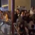 Jezivi snimci užasa u noćnom klubu: Ljudi padaju sa balkona, ima mrtvih i povređenih (foto, video)
