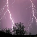 Na udaru oluje nakon ponoći biće grad na istoku Srbije: Pljuskovi sa grmljavinom očekuju i ove predele