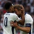 Uživo! Engleska - SLOVAČKA: Slovaci drže čas fudbala Englezima! "Gordi albion" pred ispadanjem! (poluvreme)