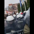 Opozicija blokirala zgradu Policijske uprave u Novom Sadu (VIDEO)