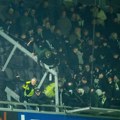 Deca plakala na stadionu zbog brutalne tuče huligana! Navijač pao sa tribine, utakmica odmah prekinuta