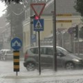 Vozite pažljivo! Zbog obilnih padavina otežani uslovi za vožnju, evo kakvo je stanje na granicama